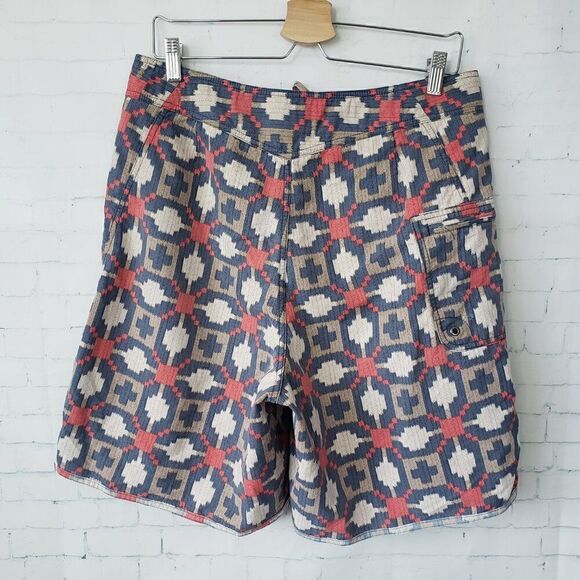 Patagonia Wavefarer Board Shorts Mens Size 34 Waist Geometric Red Gray 8" Inch - Picture 6 of 8